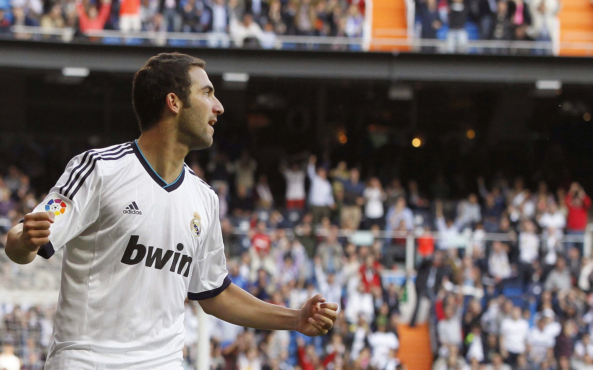 勒沃库森继续保持不败纪录，主帅满意球队发挥，勒沃库森的球星