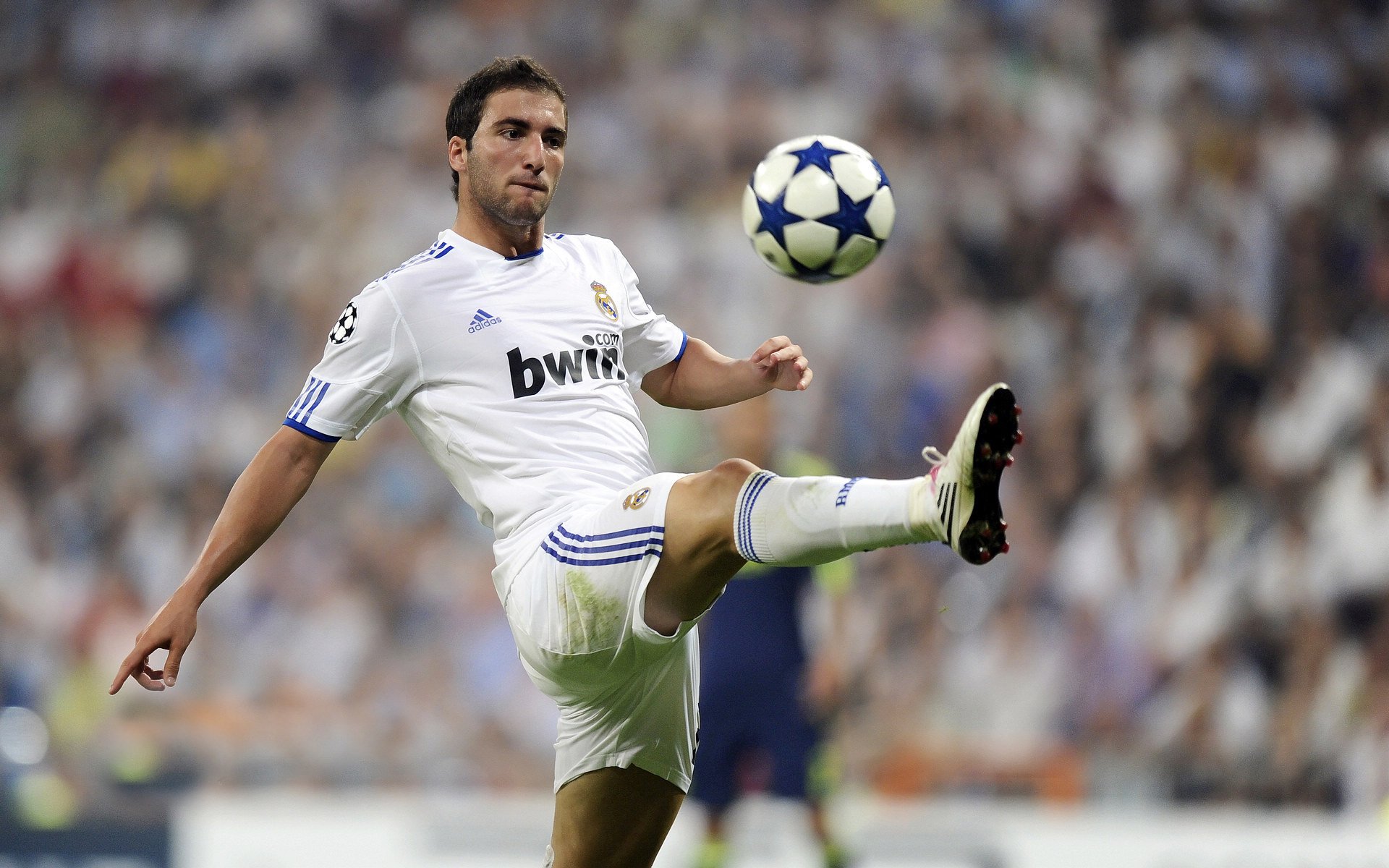 世界杯后欧冠主旋律宣传片加入国家队画面 创建“俱乐部+国家队”双重身份叙事