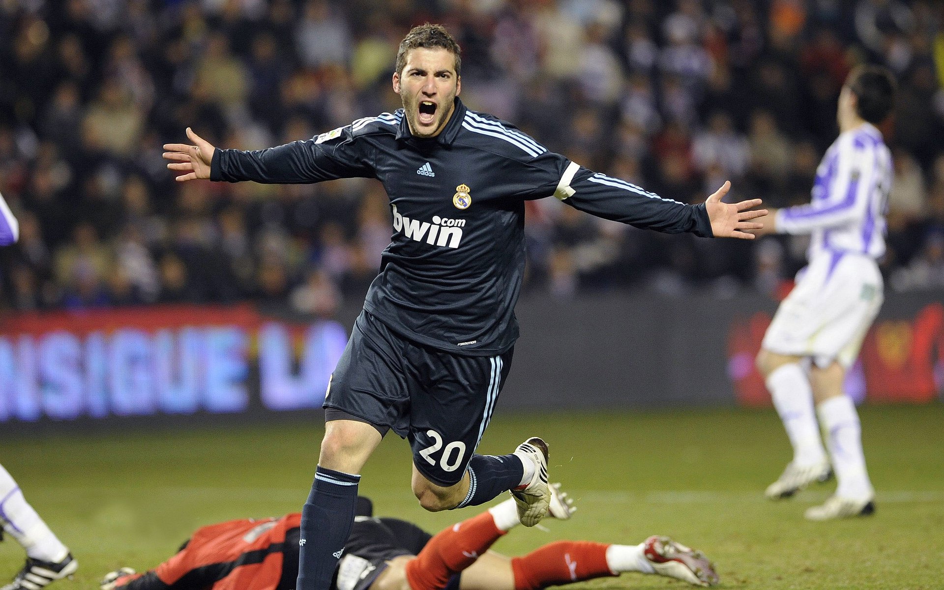 综合体育系“跨年24小时轮换赛” 以体能接力迎接新年